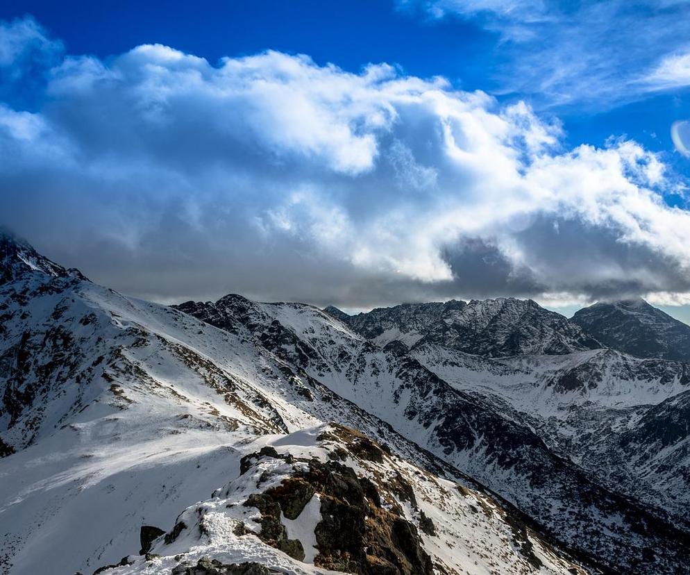 W Tatrach przybywa śniegu. TOPR podniósł stopień zagrożenia lawinowego