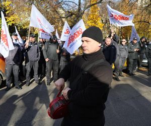 Pikieta służb mundurowych w Warszawie