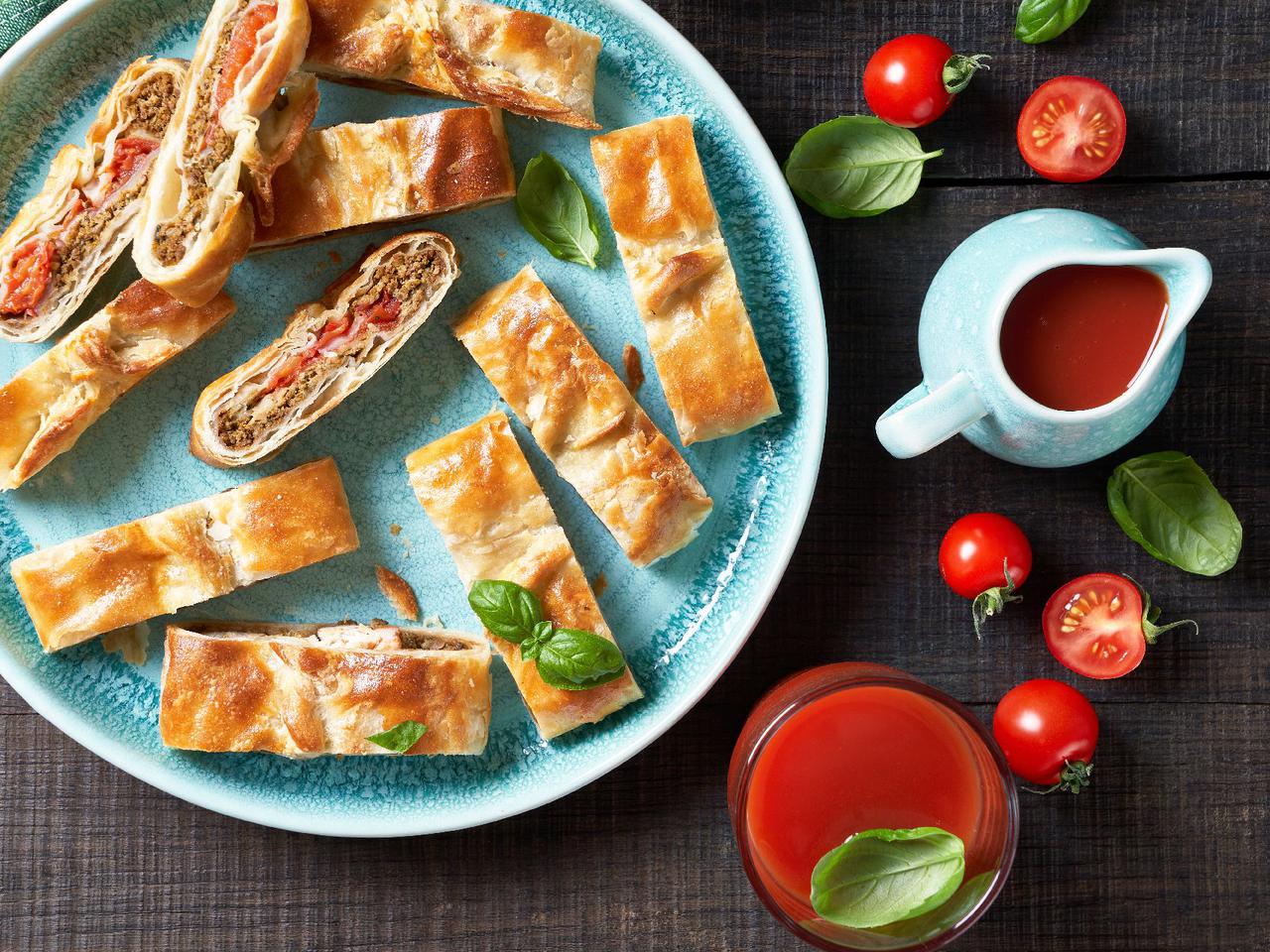 Bolognese w cieście - super pomysł na przekąskę