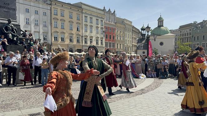 "Polonez wiosenny" na Rynku Głównym w Krakowie