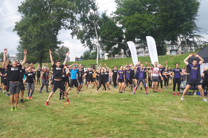 Trening na miejskiej plaży nad Wisłą.