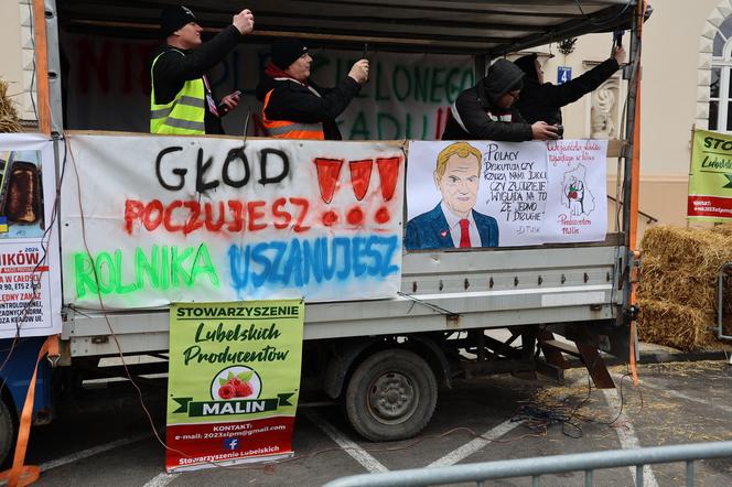 Protest rolników 20 marca przed Lubelskim Urzędem Wojewódzkim w Lublinie