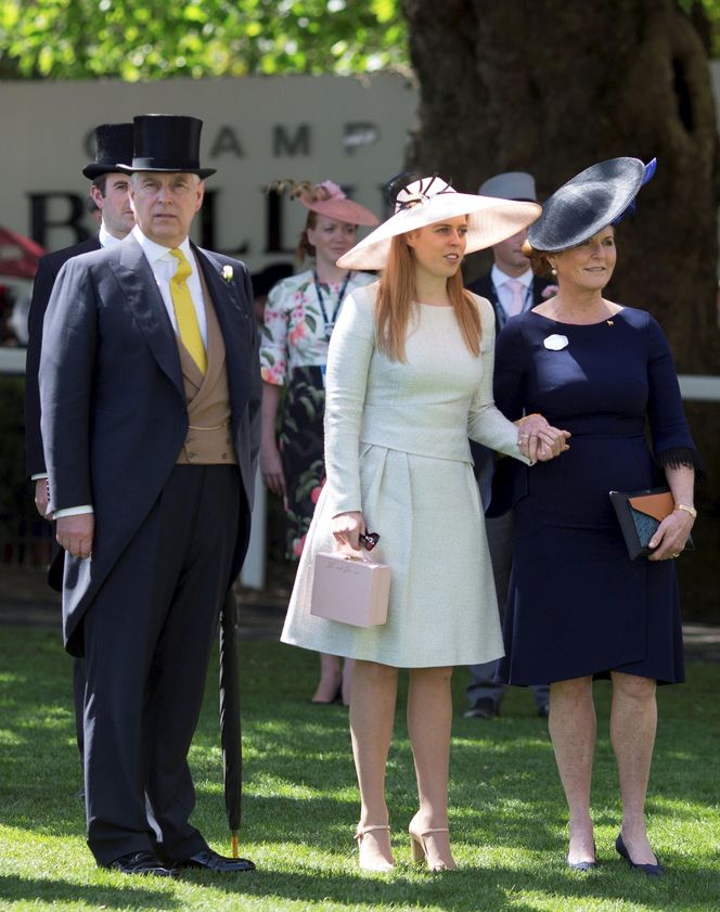 Książę Andrzej przestał być księciem! Fergie ucieknie za granicę?