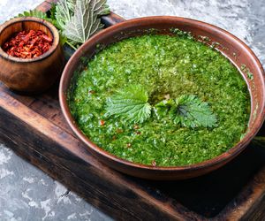 Zielona bomba zdrowia! Wiosenna zupa z pokrzywy – przepis na zupę pokrzywową pełną witamin