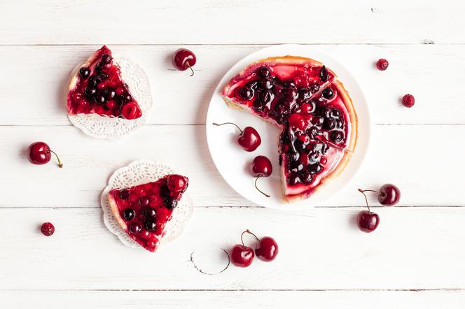 Tarta z czereśniami i panna cottą