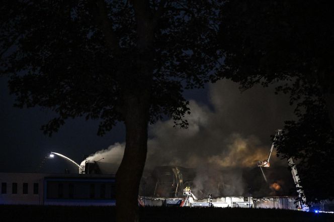 Pożar akumulatorowni na poddaszu zakładu przetwórstwa drobiu w Kawle