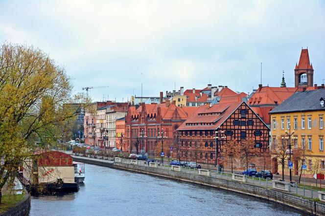 Bulwary nad Brdą w jesiennym kadrze