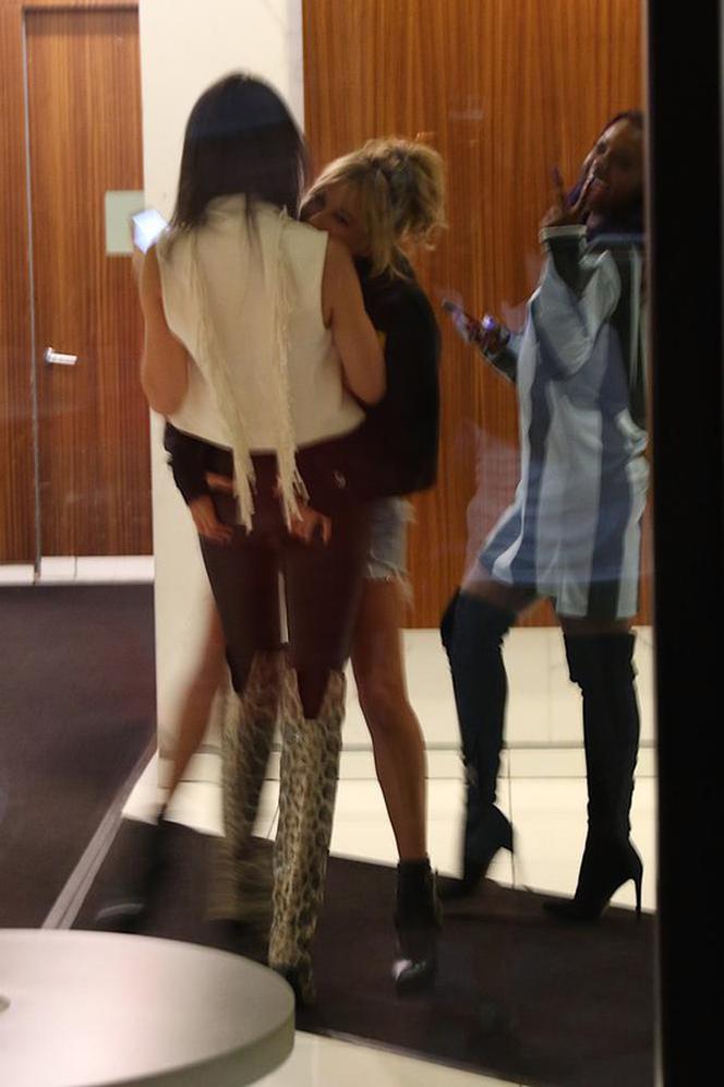 Kendall Jenner i Hailey Baldwin na imprezie