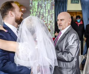 Gwiazdor Na Wspólnej zaatakowany przez fankę! Niech pan już przestanie chlać!