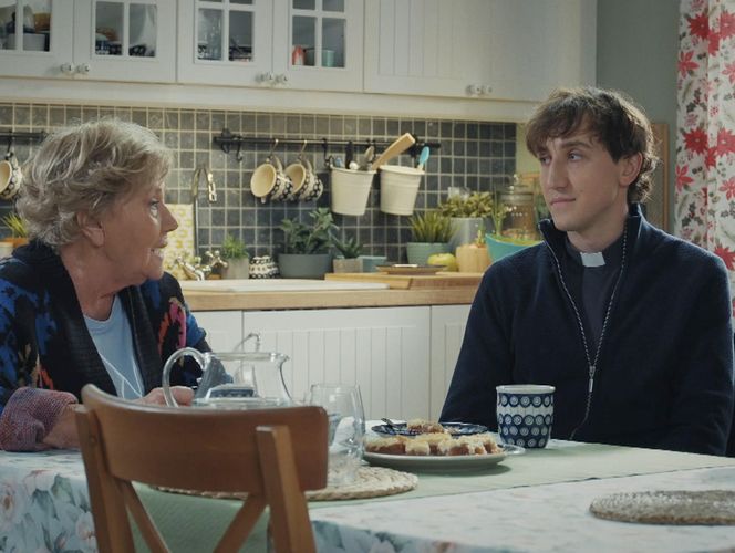 M jak miłość, odcinek 1851: ksiądz Grzegorz (Paweł Janyst), Barbara (Teresa Lipowska)