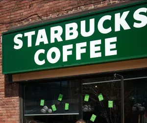 Starbucks otwiera się w Toruniu. Kiedy będzie można go odwiedzić? Sprawdziliśmy!