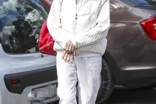 Ewa Błaszczcyk w niestandardowym stroju na pogrzebie Jadwigi Jankowskiej-Cieślak