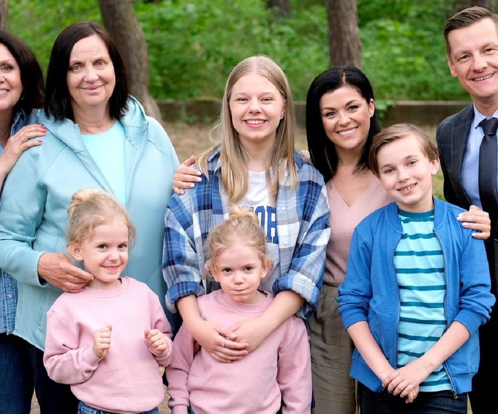 M jak miłość. Marysia (Małgorzata Pieńkowska), Krysia Filarska (Hanna Mikuć), Lenka (Olga Cybińska), Misiek (Aleksander Bożyk), Kinga (Katarzyna Cichopek), Piotrek (Marcin Mroczek), bliźniaczki Emilka i Zuzia