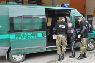 Nielegalni imigranci zatrzymani na granicy. Zatrzymano też organizatorów przerzutu