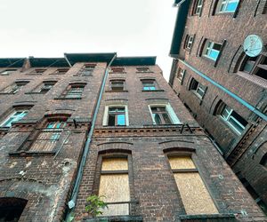 Zabytkowe famuły Izraela Poznańskiego w Łodzi 