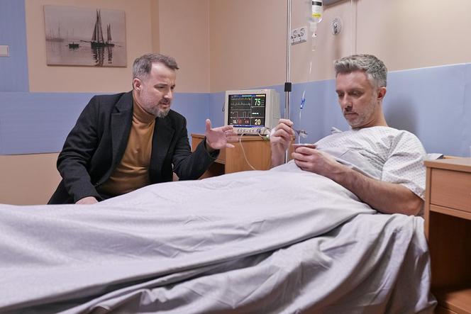 Pierwsza miłość, odcinek 3392: Artur (Łukasz Płoszajski), Bartek (Rafał Kwietniewski)