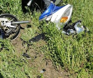 Grojec. Kierowca nie żyje, motocykl rozpadł się na kawałki. Wypadek śmiertelny na autostradzie