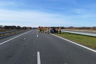 Wypadek na autostradzie A4 koło Tarnowa. Zderzenie ciężarówki z osobówką
