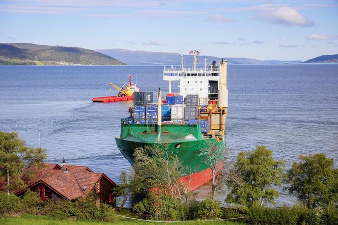Norwegia. Kontenerowiec zszedł z kursu i niemal uderzył w dom. "To surrealistyczne"