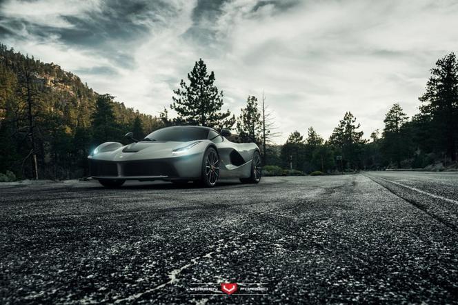 Ferrari LaFerrari na kołach Vossen