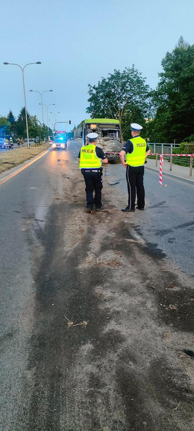 Karambol w Olsztynie. Pijany kierowca staranował autobus