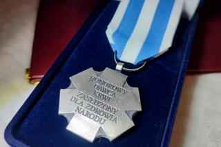 Oddał już ponad 26 litrów krwi! Wyjątkowe odznaczenie dla bydgoskiego policjanta 