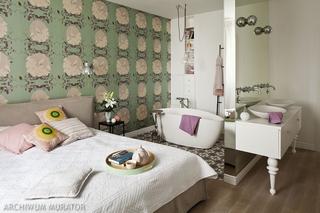 Pastelowa sypialnia z łazienką