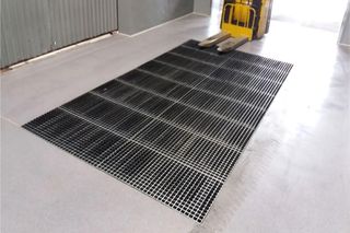Ochrona przed zanieczyszczeniami w procesach produkcji i pakowania – skuteczne rozwiązania techniczne