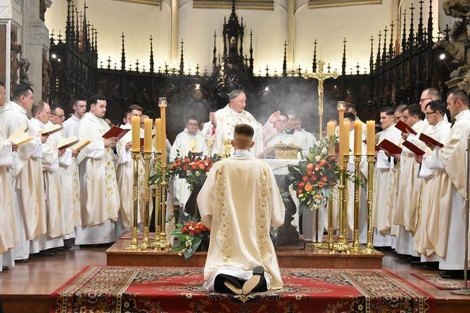 Nowi księża w diecezji tarnowskiej. 14 mężczyzn przyjęło święcenia kapłańskie