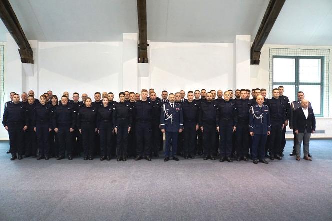 Nowi policjanci na Warmii i Mazurach. Ślubowanie złożyło 34 funkcjonariuszy [ZDJĘCIA]