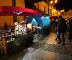 Ciężarówka Coca-cola w Białymstoku! Świąteczna atrakcja przyciągnęła tłumy mieszkańców na Rynek Kościuszki