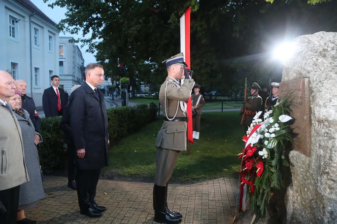 82. rocznica wybuchu II wojny światowej. Prezydent Andrzej Duda złożył kwiaty w Wieluniu