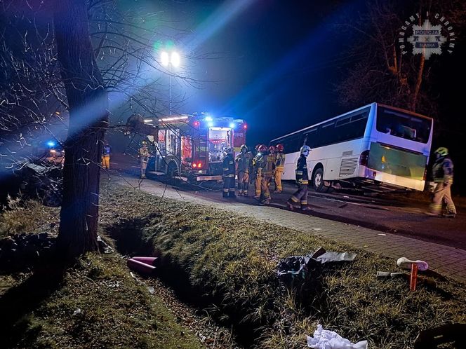 Tragedia we Wręczycy Wielkiej. Kobieta jechała z 11-letnim dzieckiem. Zginęła w zderzeniu z autobusem 