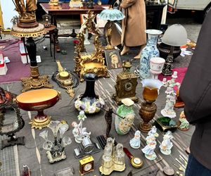 Wcisło buszuje na pchlim targu.