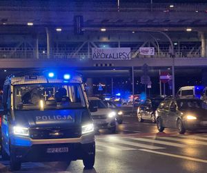 Warszawa. Ostatnie Pokolenie kontra policja. Kolejna próba zablokowania Wisłostrady [ZDJĘCIA].