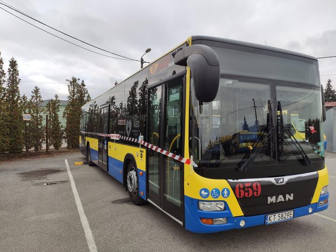 Tarnów. 20-latek wypalił z pistoletu do miejskiego autobusu. Nie wie, czemu to zrobił