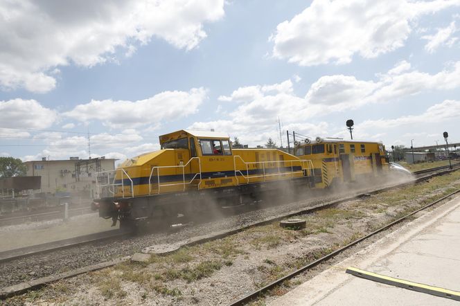 Kontrolowane zderzenie pociągu z osobówką