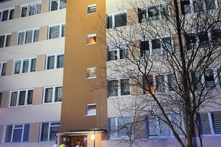 Pożar mieszkania w Kole. Strażacy walczyli z ogniem do późnej nocy