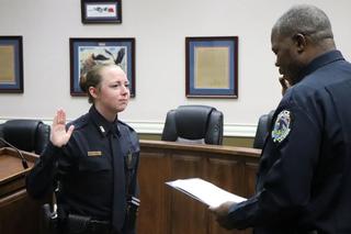 Policjantka urządzała seksimprezy na posterunku. Zabawiała się z sześcioma kolegami, została zwolniona