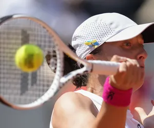 Iga Świątek - Coco Gauff RELACJA NA ŻYWO Polka górą w pierwszym secie! Roland Garros Iga Świątek - Gauff WYNIK NA ŻYWO