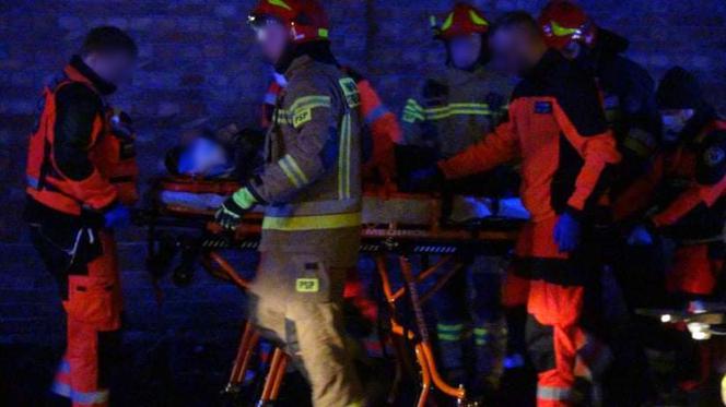  Makabra na Woli. Rozpędzonym audi huknęli w słup. 13-letniego chłopca trzeba było wycinać z wraku