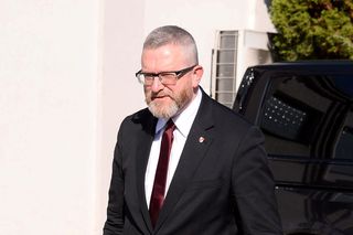 Grzegorz Braun nie wejdzie do Sejmu. Jest reakcja Hołowni na zniszczenie wystawy