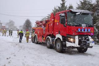 We wsi Mojtyny tir wbił się w dom. Jedna ściana została całkowicie zburzona!