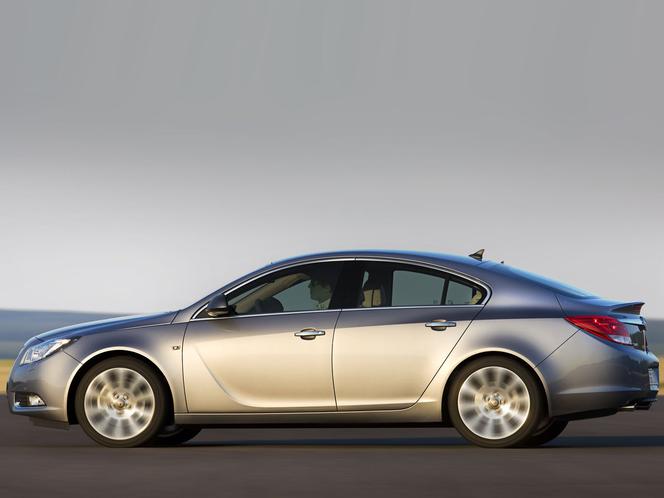 Opel Insignia hatchback, model 2011