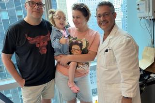 Hania z Bydgoszczy potrzebuje dwóch pilnych operacji. Jej mózg rośnie, ale czaszka nie