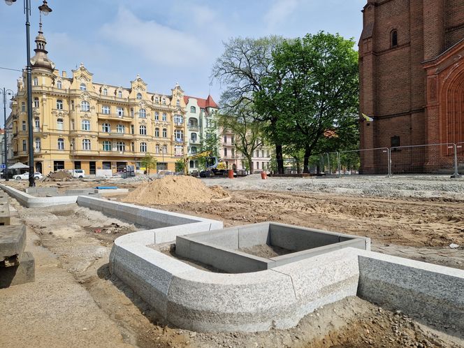 Tak teraz wygląda plac Wolności w Bydgoszczy. Powrót kwiaciarek ponownie opóźniony