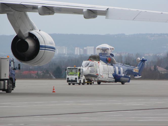 Ogromny ANTONOV An-124 Rusłan wylądował na lotnisku w Jasionce [ZDJĘCIA]