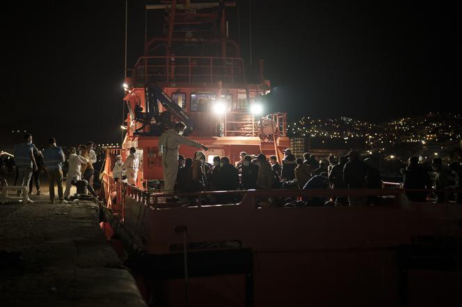 27 osób nie żyje po zatonięciu statku, przewożącego migrantów