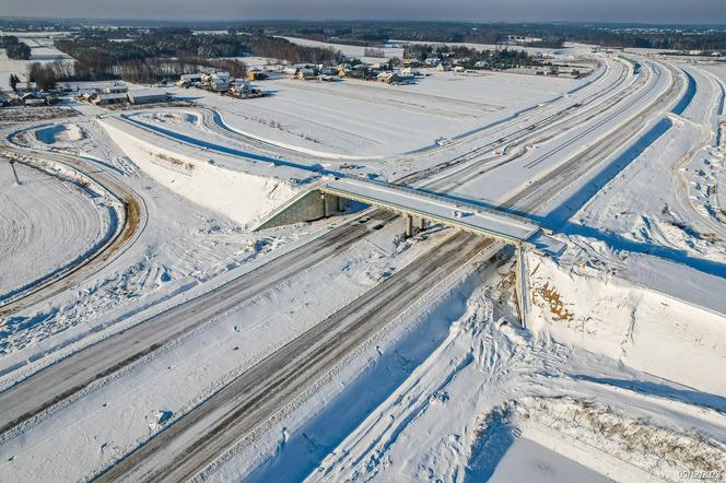 Autostrada A2 do Siedlec z lotu ptaka w ziomowej scenerii 