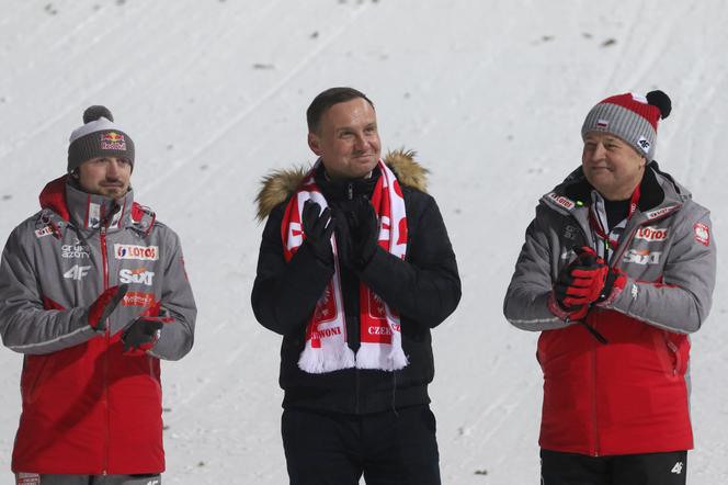 Adam Małysz i Apoloniusz Tajner z Andrzejem Dudą